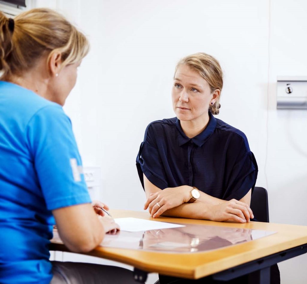 CGRP-antistofbehandling gives på de regionale hovedpineklinikker til patienter med kronisk migræne.