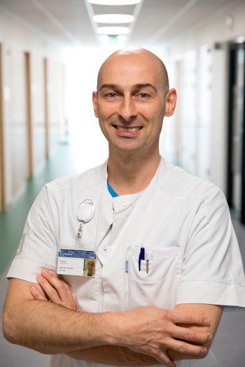 Portrætfoto af professor, overlæge Henrik Winther Schytz